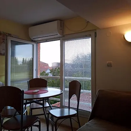 Airport Nikki Apartment