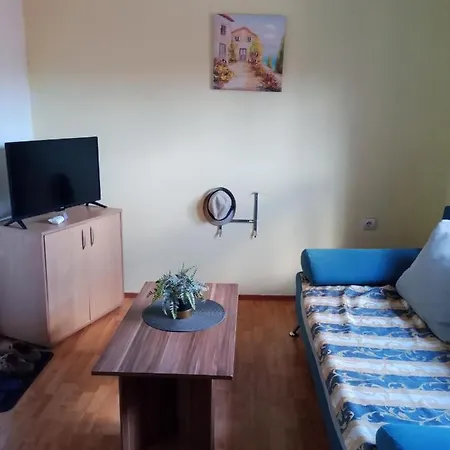 Airport Nikki Apartment
