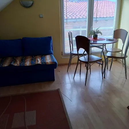 Airport Nikki Apartment *