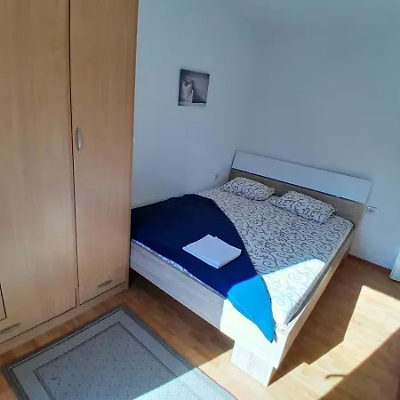 Airport Nikki Apartment *