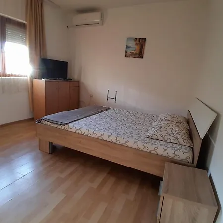 Airport Nikki Apartment *